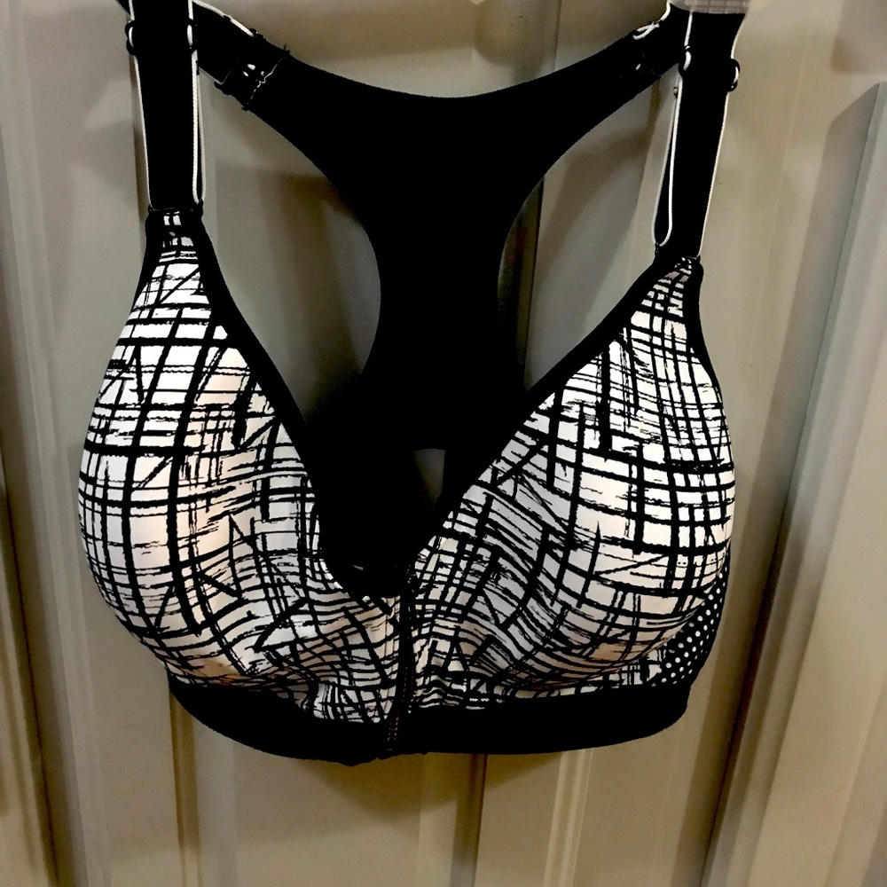Maidenform NWOT Zip up High Impact Sports Bra